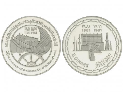 KUWAIT. 5 Dinars. 1981. 28,22 grs. AR. 20 aniversario Indepe