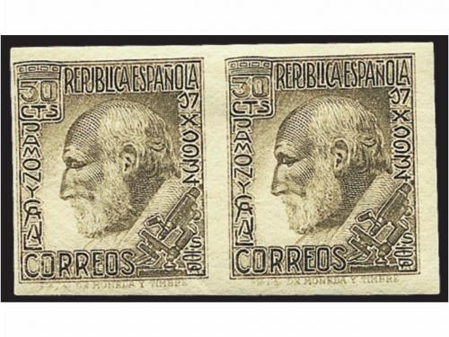 **/* ESPAÑA. Ed. 680s(3). 30 cts. castaño grisáceo. Pareja