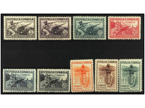 ** ESPAÑA. Ed. 792/800. SERIE COMPLETA. Hay sellos con goma 